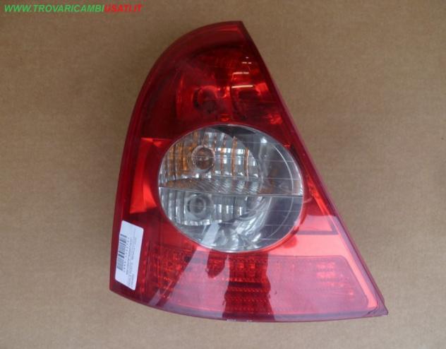 FANALE POST.S. RENAULT CLIO (C65/B65)  Parti elettriche  Fanaleria  Fanali  Fanale post. sx. RENAULT - CLIO II - 01-01-2004 - 01-01-2006, RENAULT - CL