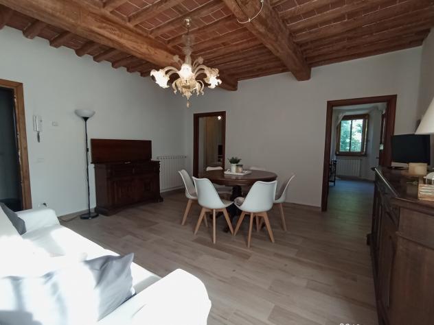 Camaiore , Nocchi . Grande appartamento ristrutturato