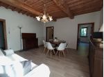 Camaiore , Nocchi . Grande appartamento ristrutturato
