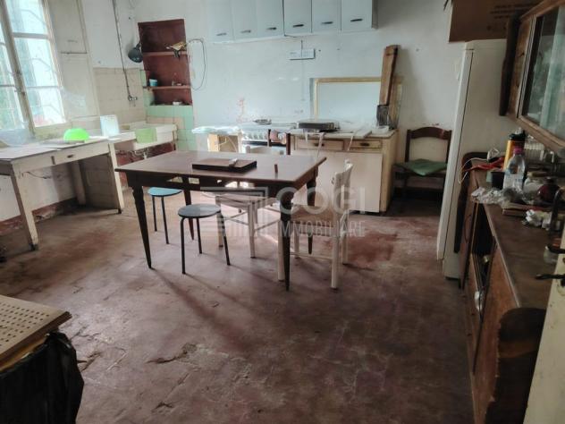 AMPIA PROPRIETA' IMMERSA NEL VERDE IN ZONA VALSELLUSTRA - Foto 15