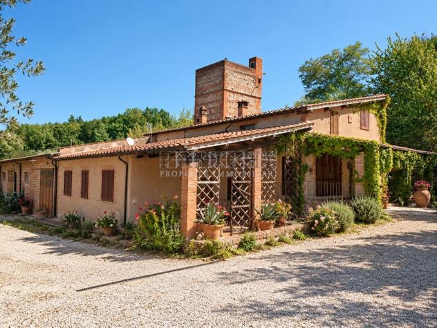 Edificio storico con piscina, annessi e terreno - Foto 5