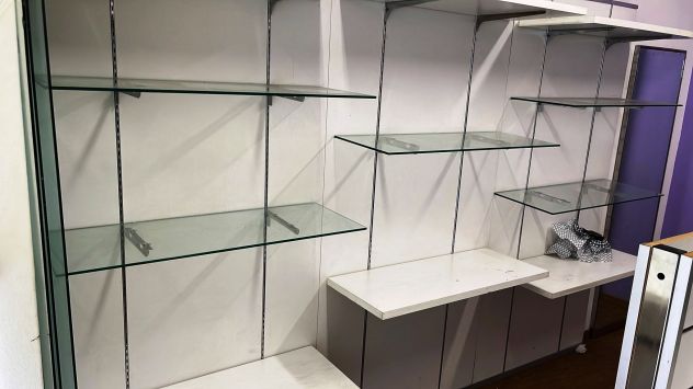 ARREDO BIANCO VENATO 3467 – Parete modulare usata per negozio - Foto 6