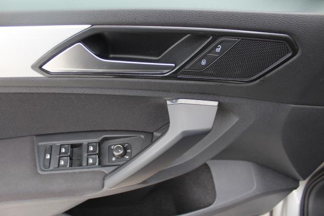 Volkswagen Tiguan 2.0 TDI SCR DSG Business BlueMotion Technology - Foto 9