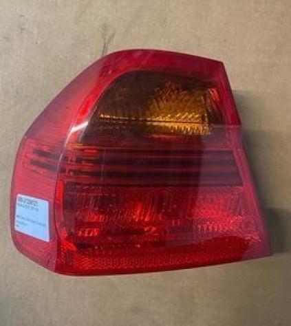 FANALE POST. EST. SX 999-U1298121 Parti elettriche  Fanaleria  Fanali  Fanale post. sx. BMW - Serie 3 E90 4 porte - 01-02-2005 - 01-09-2008