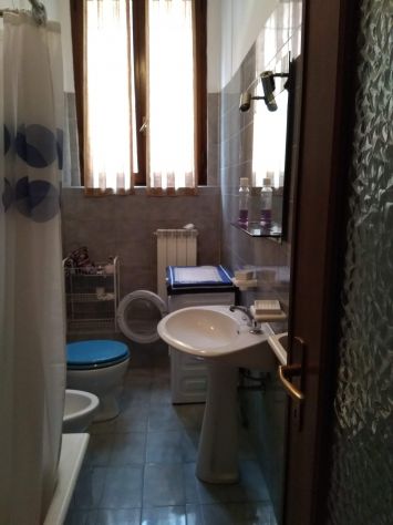 stanza singola o doppia davanti università centrale pavia per studentesse - Foto 5