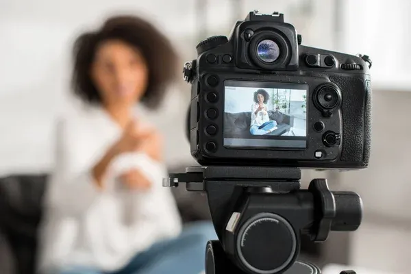 CASTING PER SERIE TV SI CERCANO NUOVI ASPIRANTI PERSONAGGI UOMINI E DONNE