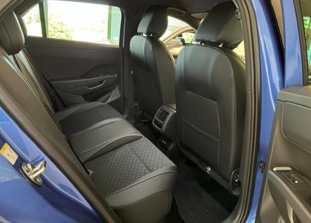 Volkswagen T-Roc T-Roc 1.5 eTSI ACT 150 CV DSG R-Line - Foto 9