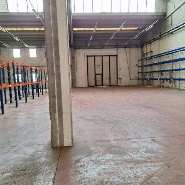 Immobile di 1350 m² con 3 locali in affitto a Fiorano Modenese - Foto 2