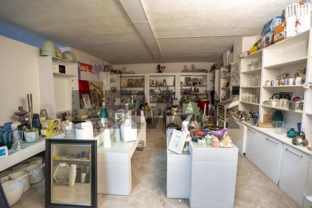 Locale Commerciale in vendita a Catania, Via Palermo - Nesima