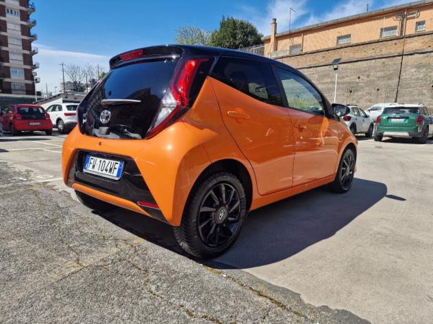 Toyota Aygo 5 Porte Aygo 5p 1.0 x-wave Orange m-mt 72cv cambio automatico - Foto 5