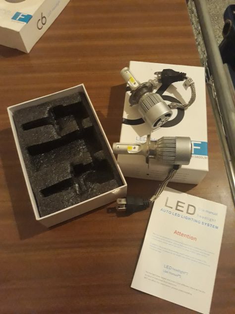 COPPIA DI LAMPADE A LED PER AUTO MOTO C6 H4 6000K FARI LUCE BIANCA LAMPADINE