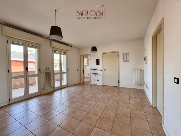 Luminoso appartamento con due camere, terrazzo e garage
