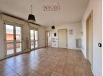 Luminoso appartamento con due camere, terrazzo e garage