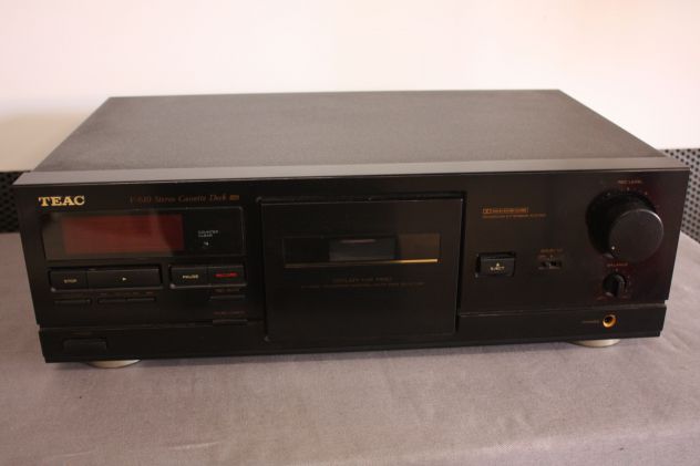 Vendo piastra a cassette stereo TEAC V-610