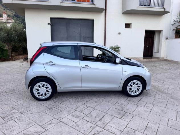 Toyota Aygo 1.0 VVT-i 69 CV 5 porte x-business MMT - Foto 4