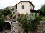 Porzione di rustico ottimamente curato con giardino.