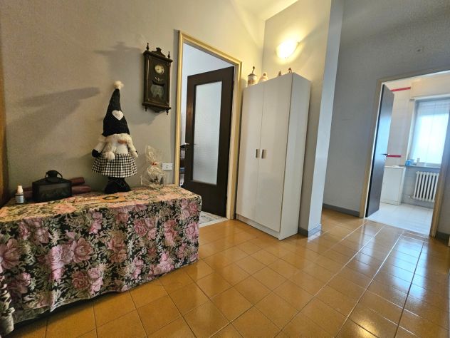 Spazioso quadrilocale con box, cantina e terrazza vivibile - Foto 9