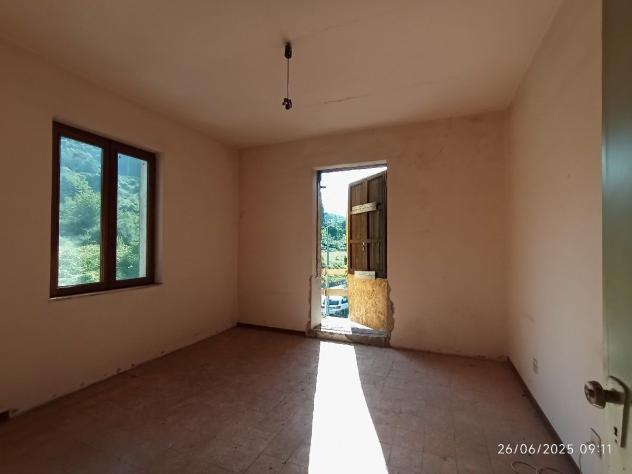 APPARTAMENTO INDIPENDENTE di 4 vani e di 100 mq (CAMAIORE) rif. 1050 - Foto 6