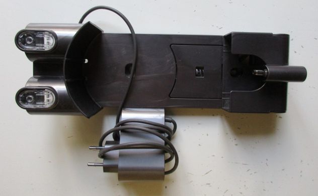 STAZIONE DI RICARICA E CARICATORE ASPIRAPOLVERE DYSON