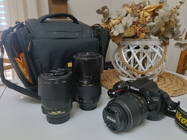 Nikon D5100 con tre obiettivi e borsa. Come nuova nuova!