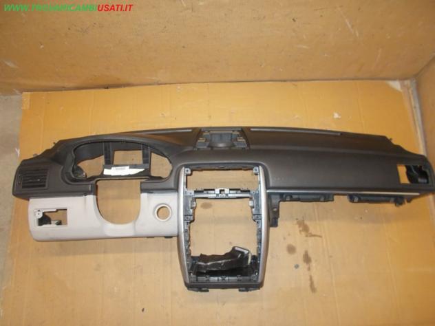 CRUSCOTTO NERO CON FASCIA GRIGIA MERCEDES Classe B (T245)  Carrozzeria  Allestimenti interni  Cruscotto strumenti   MERCEDES - Classe B - 01-07-2008 -