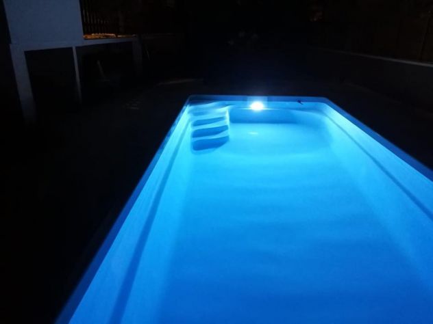 Piscina in vetroresina con sistema di filtraggio e trasporto - Foto 2