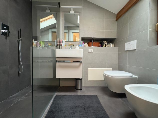 Besozzo - porzione di casa ristrutturata con box - Foto 6