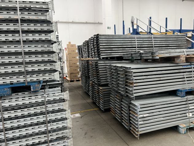Acquisto scaffalature e attrezzature - Foto 2