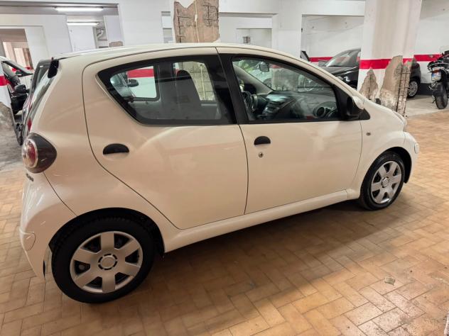 TOYOTA AYGO 1.0 CONNECT SOLO 59.000 KM GARANZIA NEOPATENTATI OK. - Foto 2