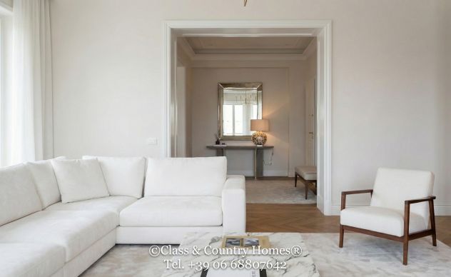 EUR Viale Europa: Prestigiosa Residenza con Balconata e Box - Foto 3