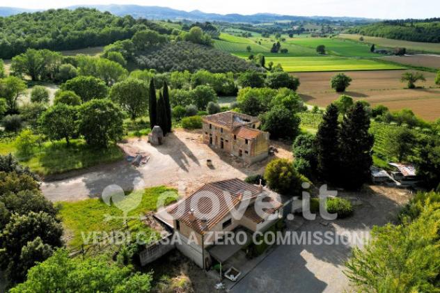 Rustico / Casale di 300 m² con più di 5 locali e box auto in vendita a Montepulciano - Foto 14
