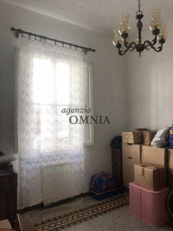 Immobile terratetto, da ristrutturare, disposto su due piani principali, oltre cantina e soffitta, con un gradevole giardino interno ed alcune pertine - Foto 15