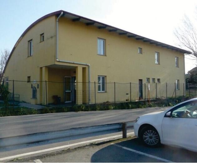 Oltre 3 vetrine in vendita a Genova, Rivarolo