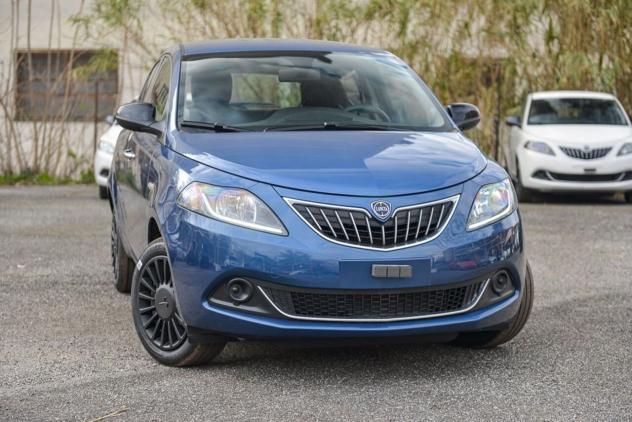 Lancia Ypsilon 1.0 FireFly 5 porte S&S Hybrid Silver - Foto 2