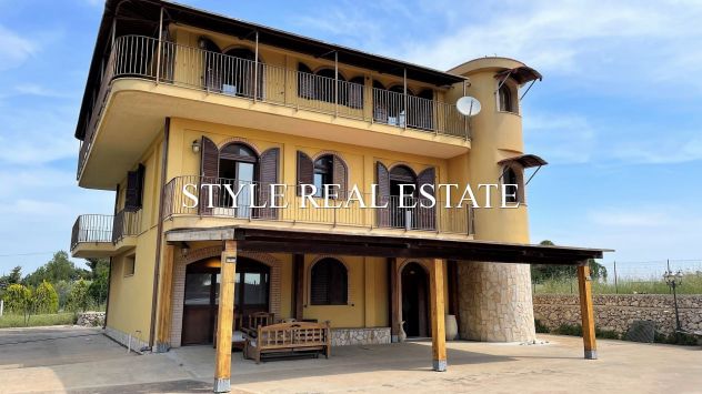 Villa indipendente panoramica a Melilli (SR) – 300 m² con giardino di 5000 m²