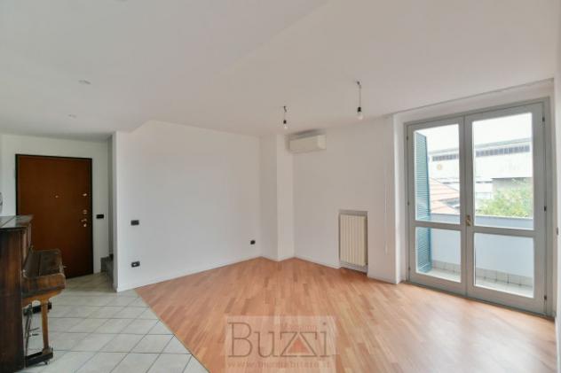 Attico / Mansarda di 125 m² con 3 locali e box auto doppio in vendita a Seregno - Foto 4