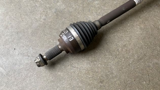 Semiasse anteriore SX Renault Twingo 1.2 benzina del 2013 (8200482429) - Foto 2