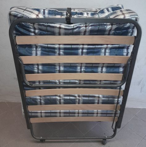 Letto pieghevole struttura metallo materasso e Doghe Legno