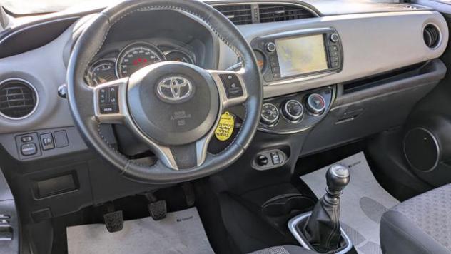 TOYOTA Yaris 1.4d 90cv NAVI CERCHI IN LEGA rif. 23530425 - Foto 5