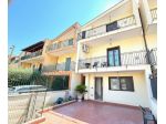 VILLA CON CORTILE IN PIENO CENTRO - MONDRAGONE - Rif.V3164