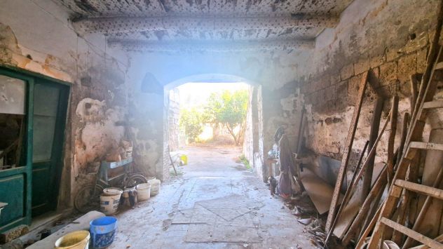AMPIO FABBRICATO CON CORTILE A DUE PASSI DA VIALE MARGHERITA - MONDRAGONE V3198 - Foto 5