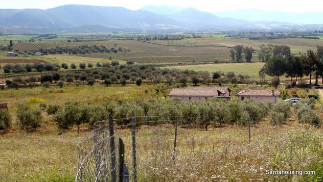Donori, a 2 km dal paese, complesso agricolo-turistico di recente costruzione