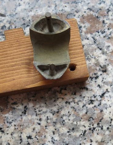 ANTICA MANIGLIA PARTICOLARE IN OTTONE PIENO - CREDO FOSSE PER APRIRE CON UN DITO - Foto 3