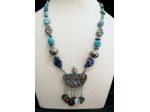 LUNGA COLLANA ETNICA NEPAL CON AMPOLLA PORTA-PROFUMO E PIETRE VARIE.