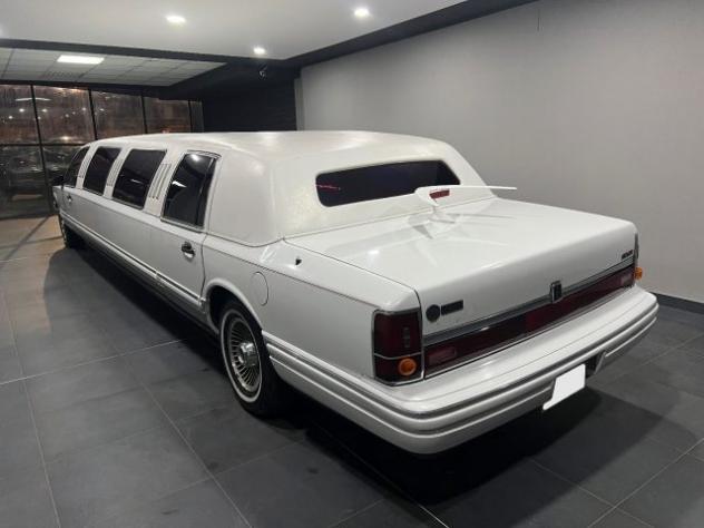 LINCOLN Town Car EXECUTIVE 40R Limousine rif. 21930080 - Foto 6