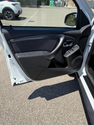 Dacia Duster 1.5 dci - NEOP. - NAV. - 12 MESI DI GARANZIA - - Foto 6
