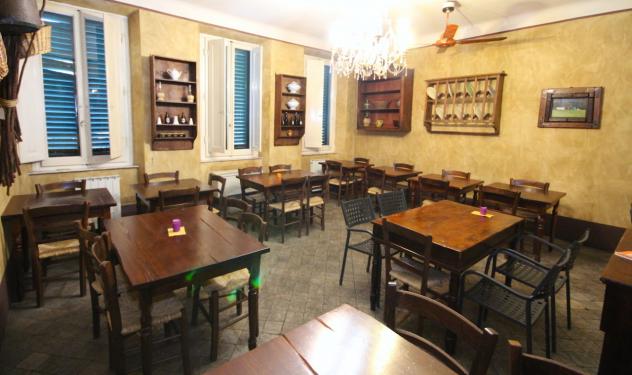 Locale commerciale in affitto a Lucca