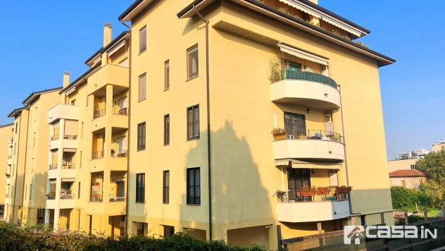 In zona centrale proponiamo in vendita esclusiva luminoso appartamento di due locali con balcone, sovrastante ampio sottotetto, cantina e box.
L'immob - Foto 2