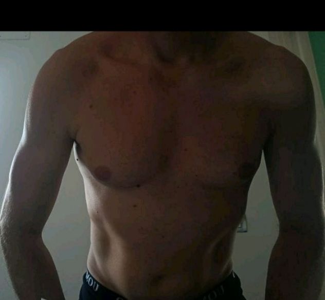 Uomo bella presenza molto dotato cerco ragazza o donna x relazione passionale duratura Tel:3793953277