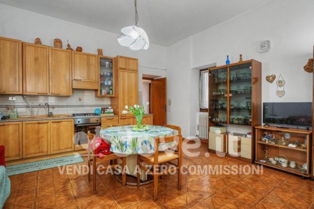 Appartamento di 90 m² con 3 locali in vendita a Carugo
